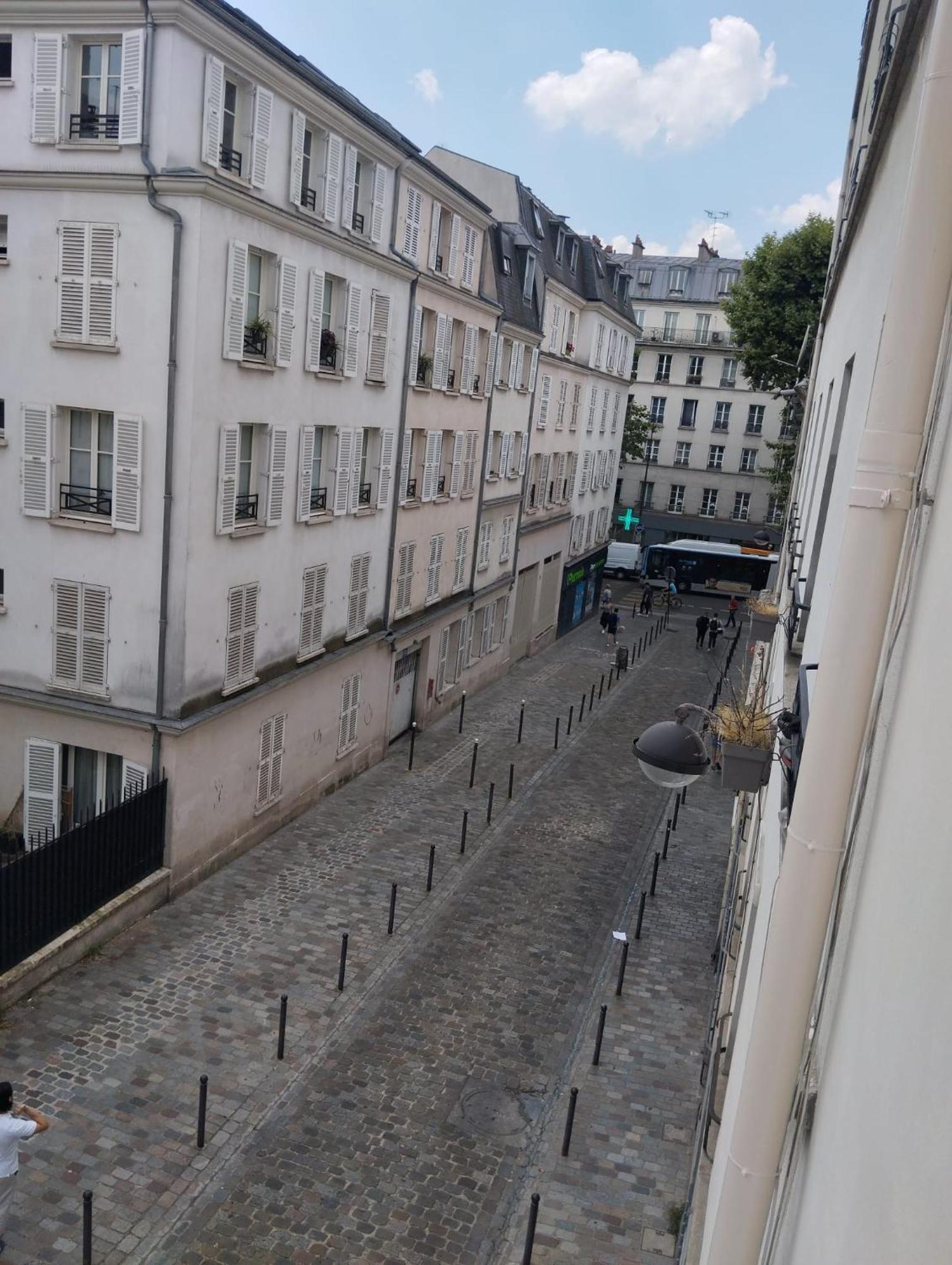 A Place De Clichy Apartamento *